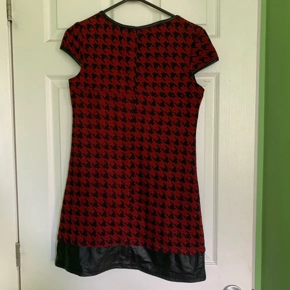 Red Dress - Picture 5 of 5